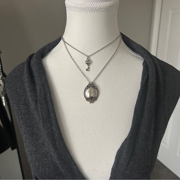 Y2K “Seductions” Grey Long Sleeve Knit Deep V Neck Cut Top - Picture 2 of 6